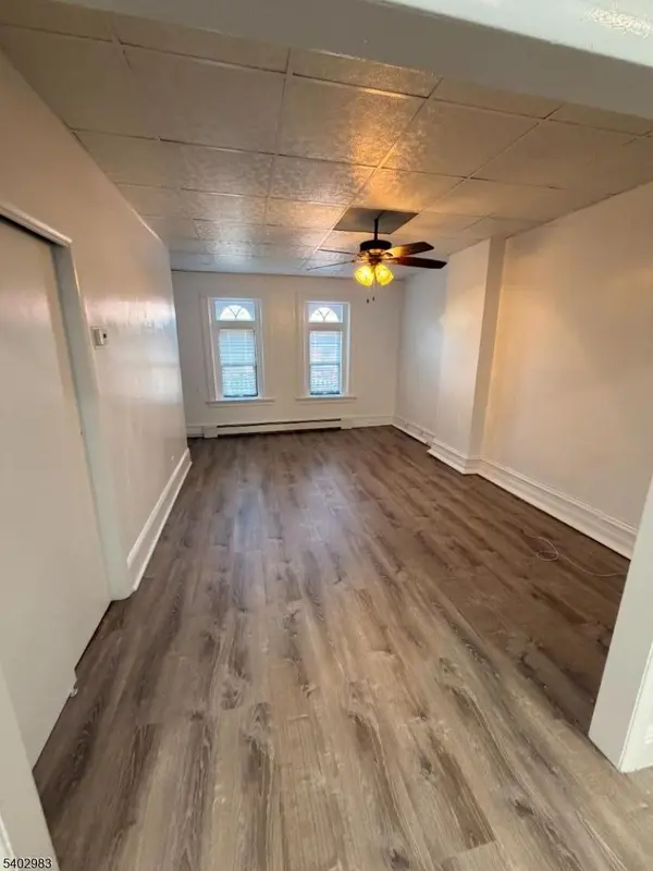 60 James St, Newark City, NJ 07102