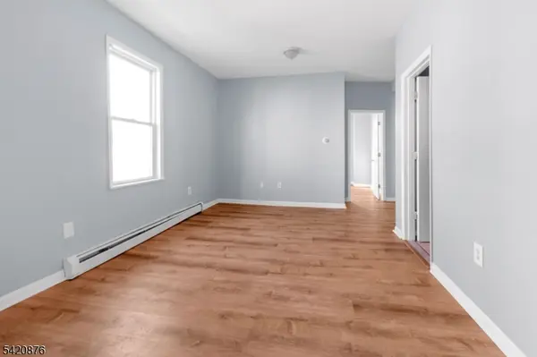 95 1St St, Elizabeth City, NJ 07206