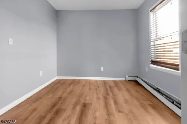 95 1St St, Elizabeth City, NJ 07206