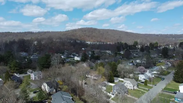 107 Brook Dr, Hackettstown Town, NJ 07840