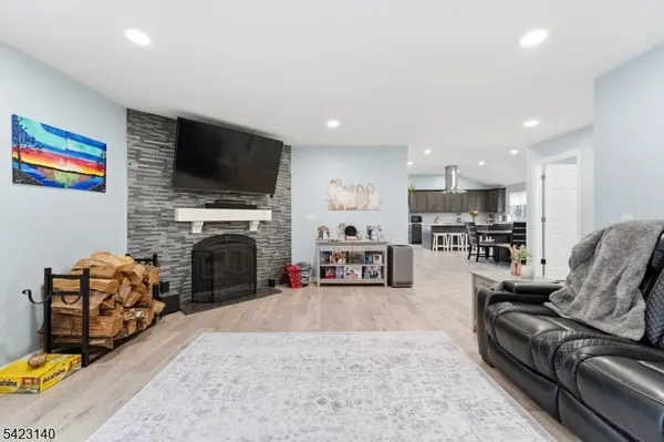 17 Fairmount Rd W, Tewksbury Twp., NJ 07830