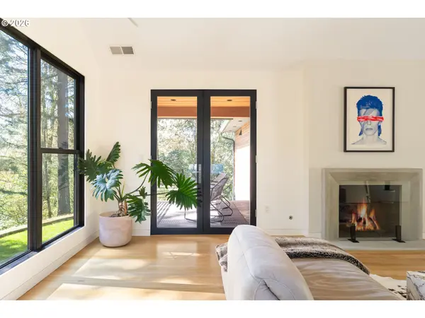 5202 SW BURTON DR, Portland, OR 97221