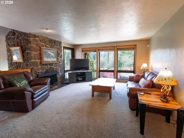 44130 SANTIAM HWY, Foster, OR 97345