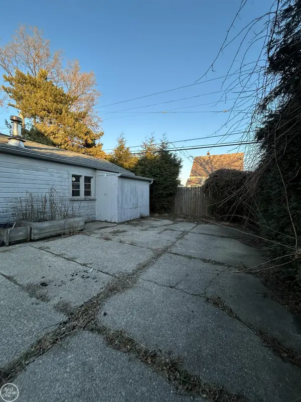 22138 Brittany AVE, Eastpointe, MI 48021