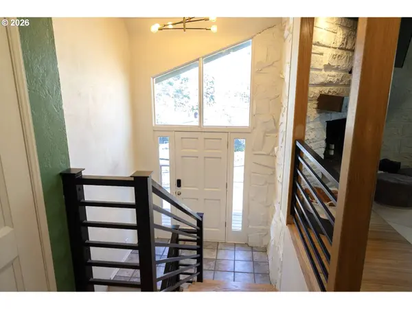 1960 W 25TH AVE, Eugene, OR 97405