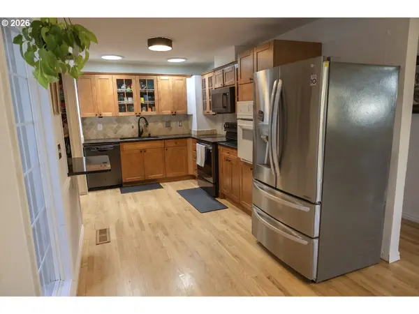 1960 W 25TH AVE, Eugene, OR 97405