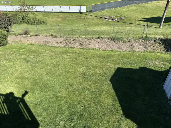 1831 E 14TH ST, The Dalles, OR 97058