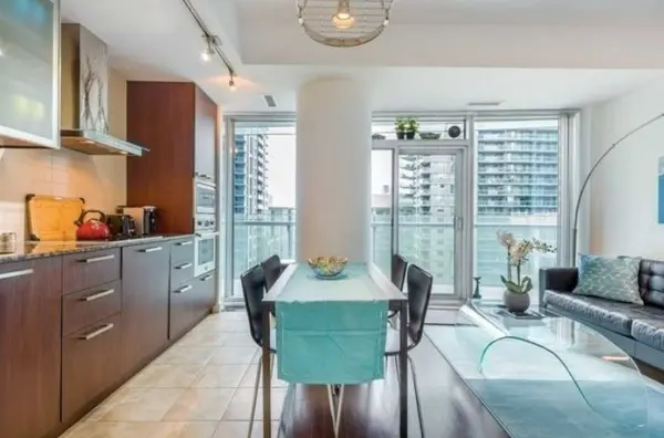 14 York ST #1208, Toronto C01, ON M5J 0A9