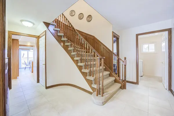 2 Coomer CRES, Ajax, ON L1T 3B6