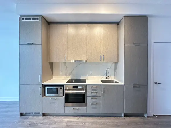 60 Honeycrisp CRES #1001, Vaughan, ON L4K 5Z8