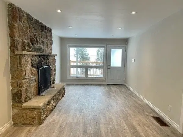 5749 Lakeshore RD #1, Whitchurch-stouffville, ON L4A 7X3