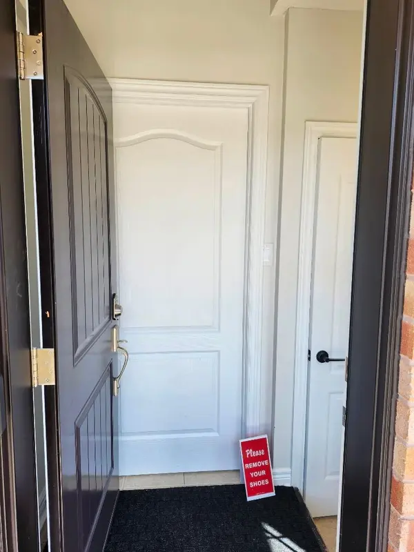 54 Gail Parks CRES, Newmarket, ON L3X 3B9