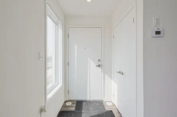 100 Honeycrisp CRES #342, Vaughan, ON L4K 0N7