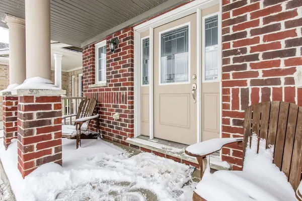 8 Brownley LN, Essa, ON L0M 1B0