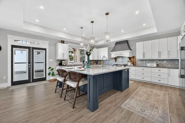 17 Pine Ridge TRL, Oro-medonte, ON L4M 4Y8