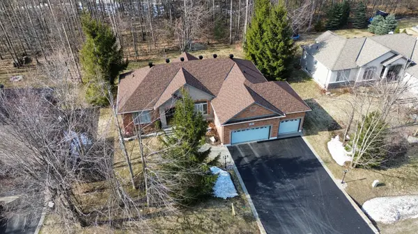 6 Lloyd Cook DR E, Springwater, ON L4M 4S4
