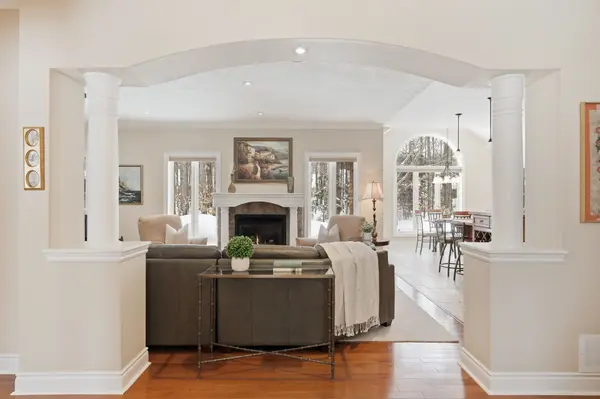 6 Lloyd Cook DR E, Springwater, ON L4M 4S4