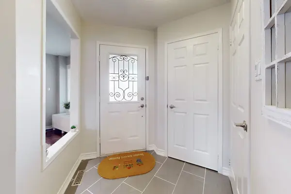 23 Red Maple LN, Oakville, ON L6H 6C5