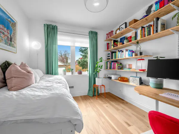 75 Henrietta ST, Toronto W03, ON M6N 1S5