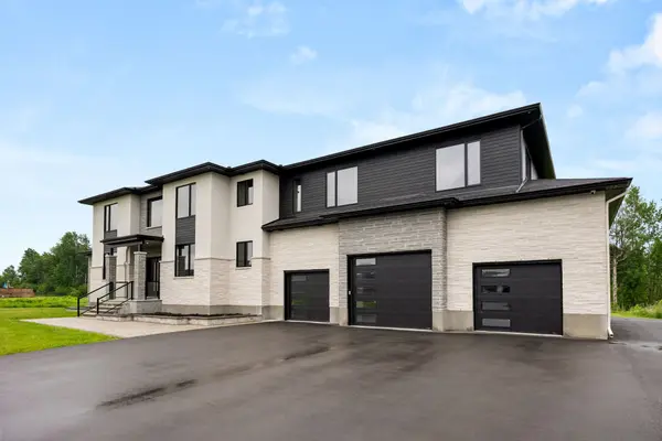 663 Ballycastle CRES, Blossom Park - Airport And Area, ON K1X 0A3