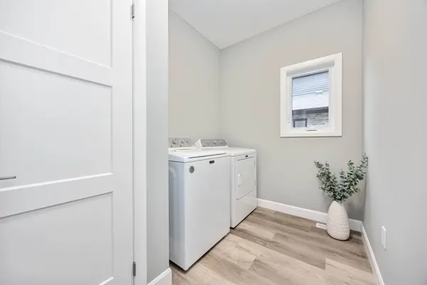 9 Postma CRES, North Middlesex, ON N0M 1A0