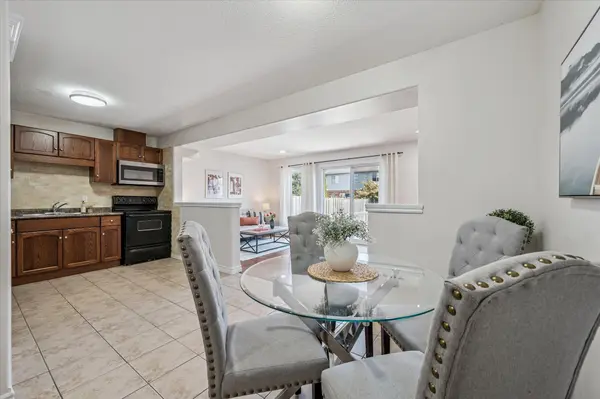 93 WASHBURN DR, Guelph, ON N1E 0B3