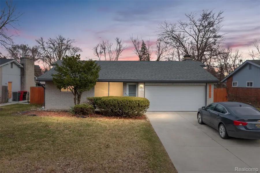 21821 Concord ST, Southfield, MI 48076