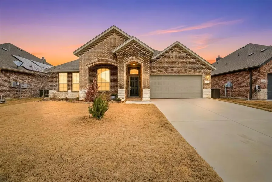 136 Colonial Drive, Joshua, TX 76058