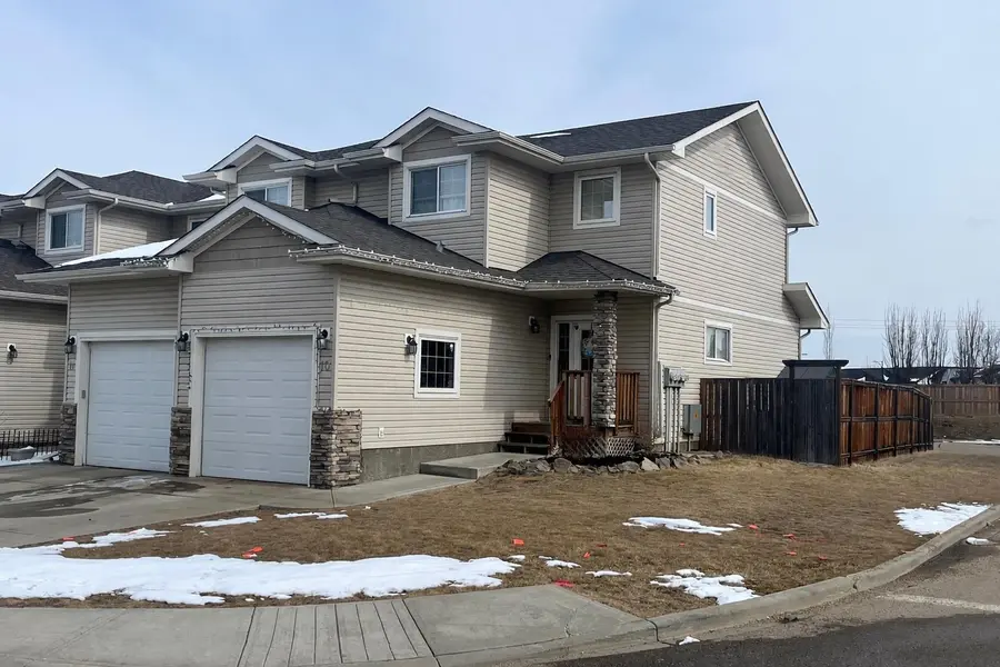 10 Ross Close, Sylvan Lake, AB T4S 0K4