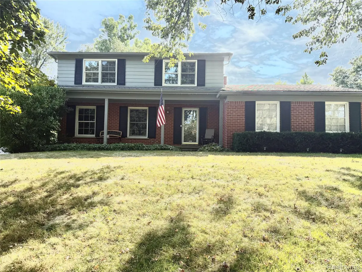 2570 Aspen LN, Bloomfield Charter Township, MI 48302