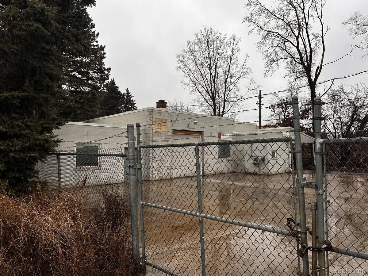 41241 E HURON RIVER DR, Van Buren Charter Township, MI 48111