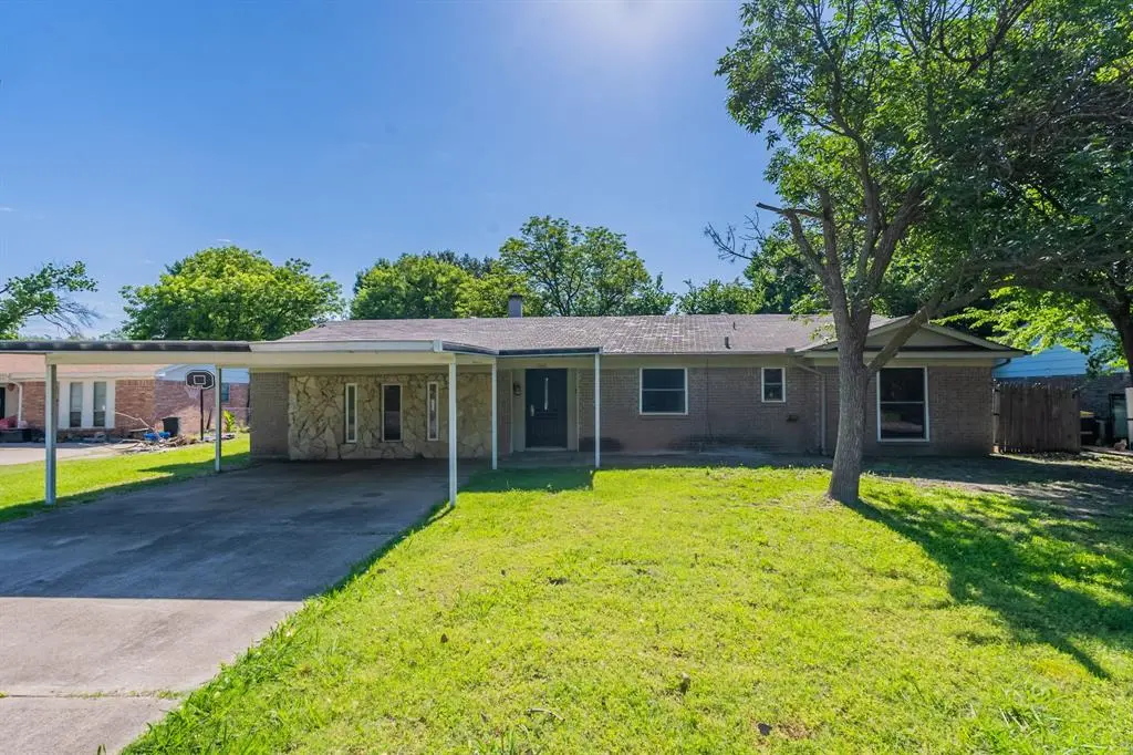 1011 John Reagan Street, Benbrook, TX 76126