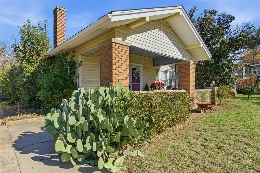 203 E Oak Street, Weatherford, TX 76086