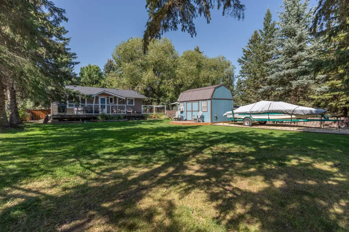 504 5th ST, Norris Beach, AB T0C 2V0