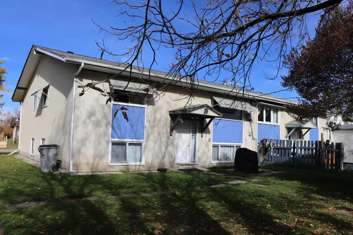 5115-5117-5119-5121 5 Avenue, Edson, AB T7E 1V5