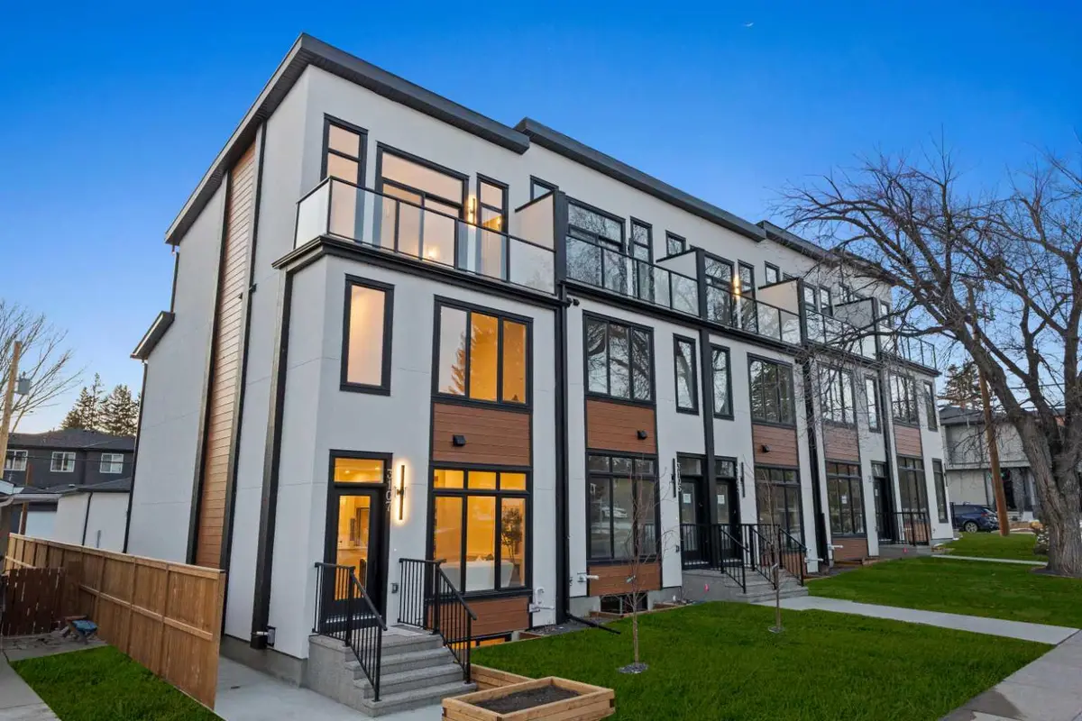 3107 42 ST SW, Calgary, AB T3E 3M4
