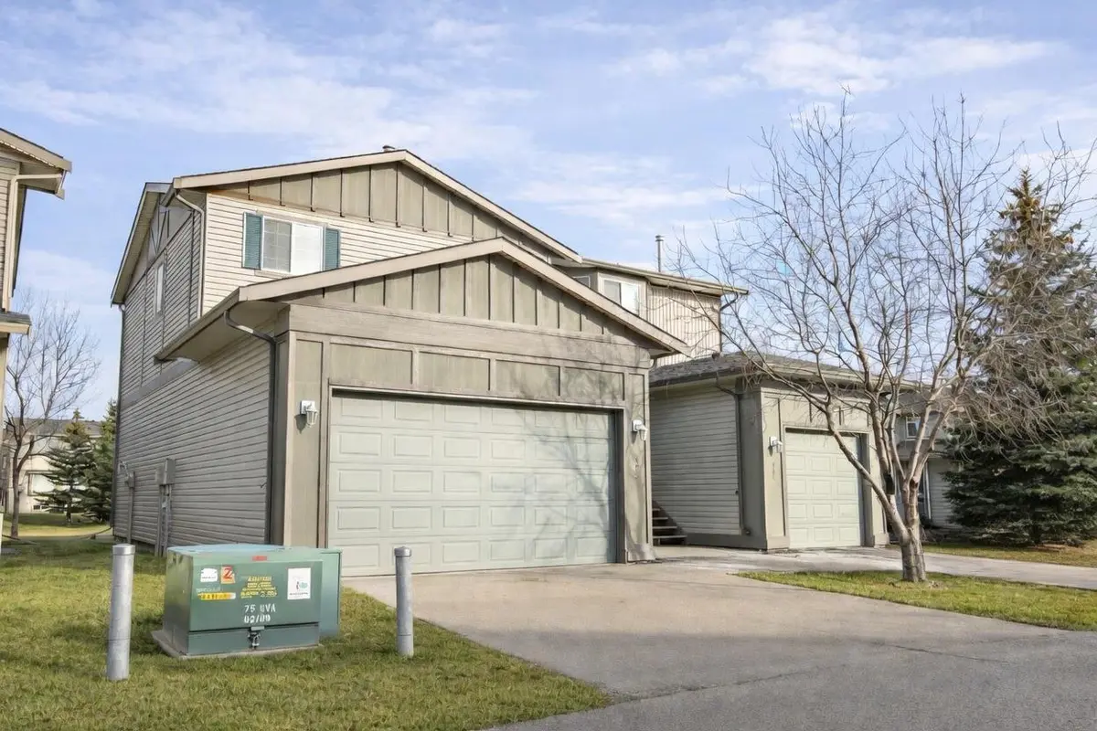 720 Willowbrook RD NW #102, Airdrie, AB T4B 2Y9