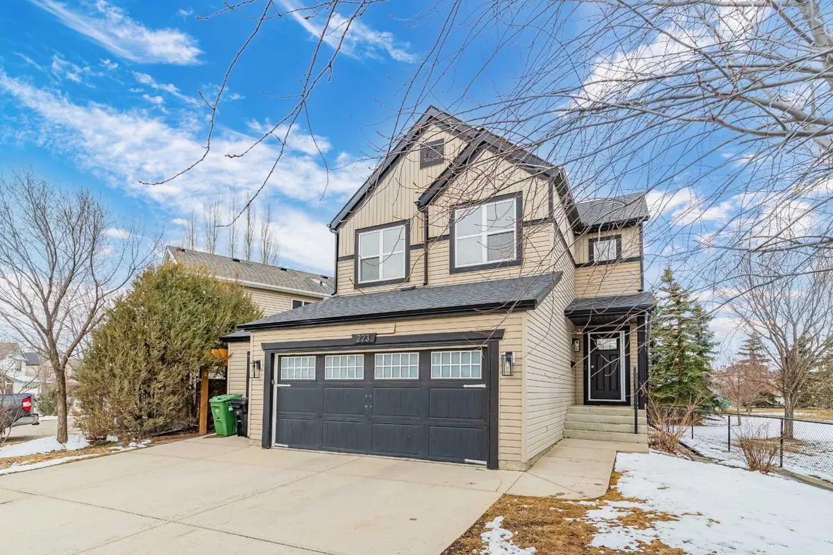 223 Copperfield GN, Calgary, AB T2Z 4T9