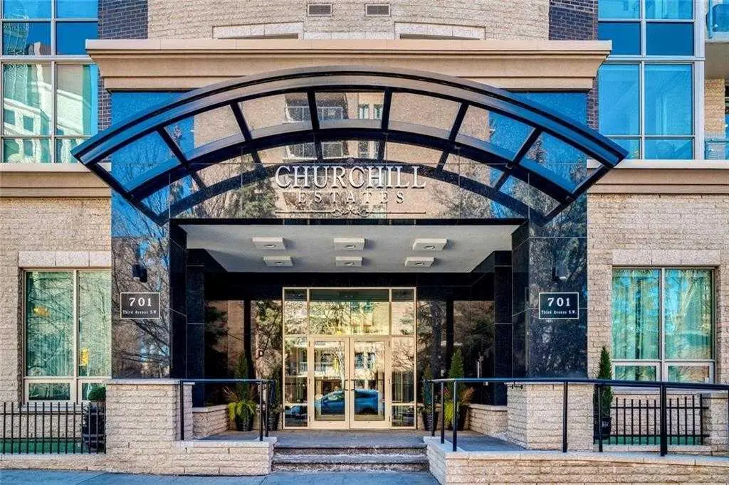 701 3 AVE SW #204, Calgary, AB T2P 5R3