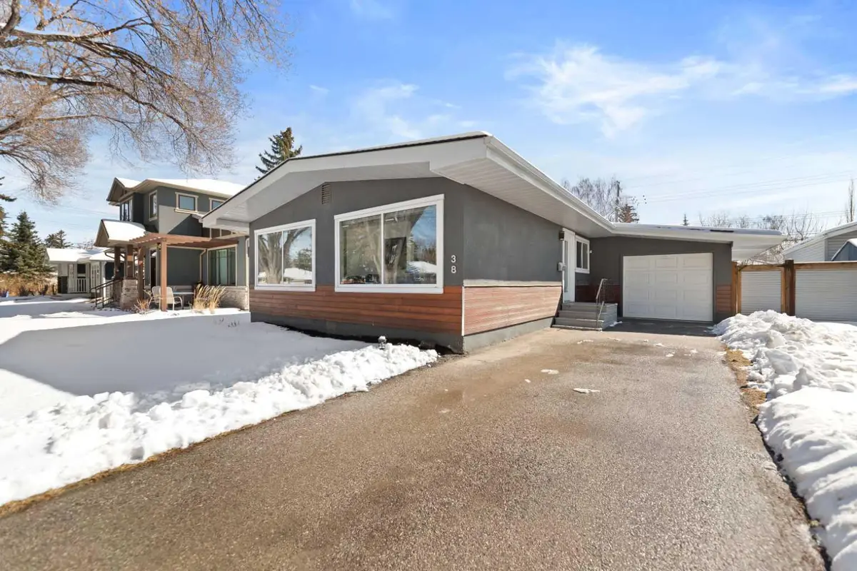 38 Westwood DR SW, Calgary, AB T3C2V7