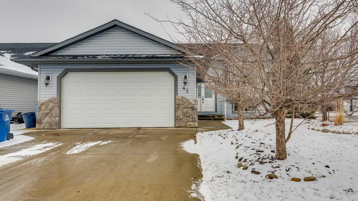 42 Eastpointe, Blackfalds, AB T4M 0G6