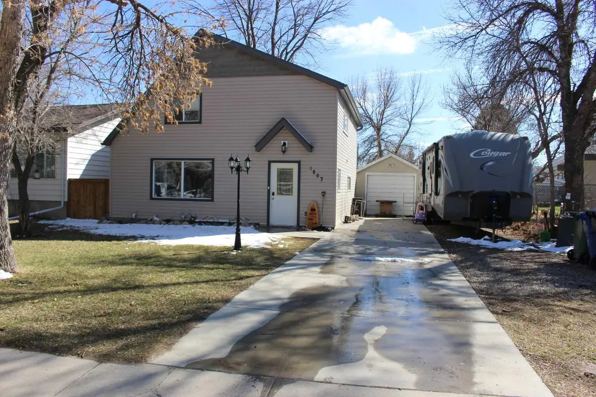 1607 23 AVE, Coaldale, AB T1M 1E2