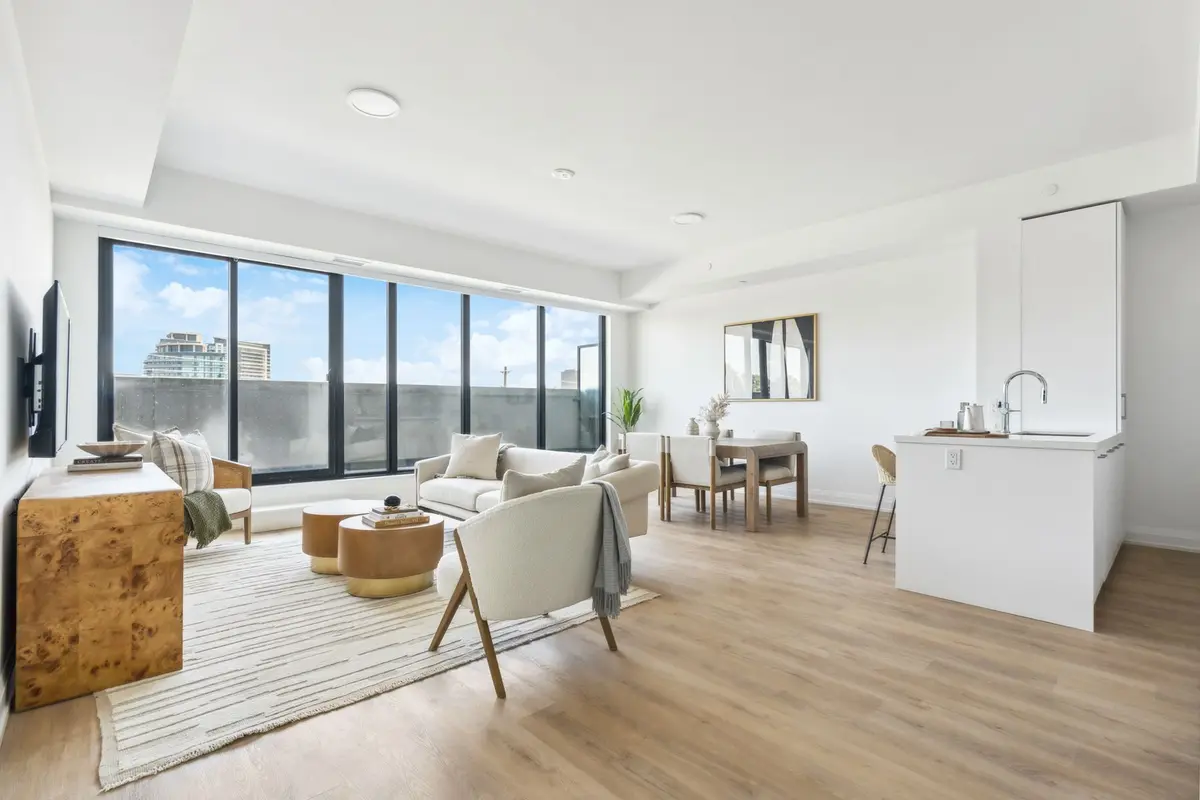 36 Brentcliffe RD #214, Toronto C11, ON M4G 0E1