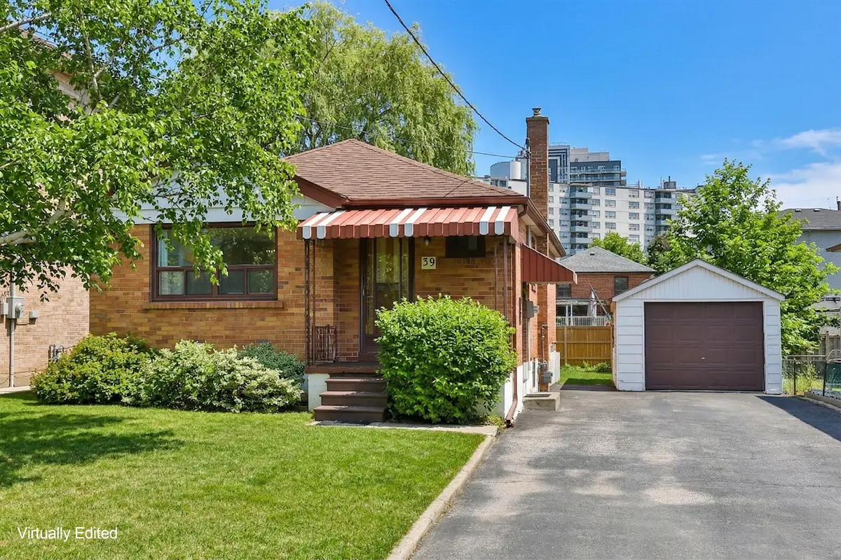 39 Wickford DR, Toronto W04, ON M6L 1K9