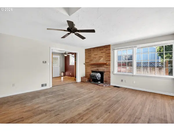 2607 E 26TH ST, Vancouver, WA 98661