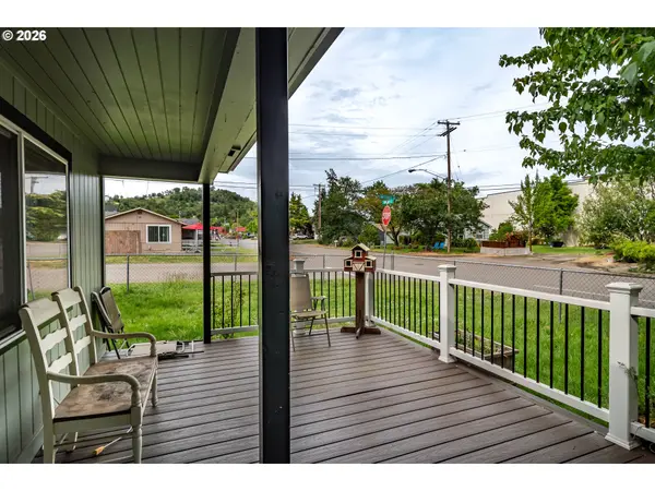 66 NW CARY ST, Winston, OR 97496