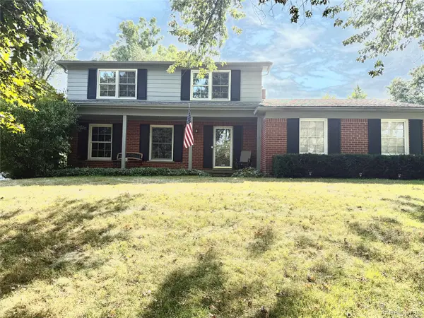 2570 Aspen LN, Bloomfield Charter Township, MI 48302