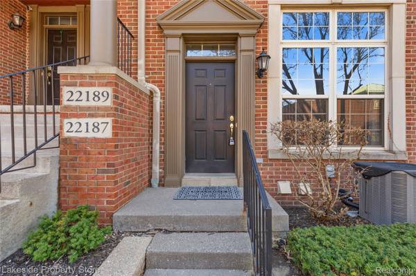 22187 W West Village DR #5, Dearborn, MI 48124