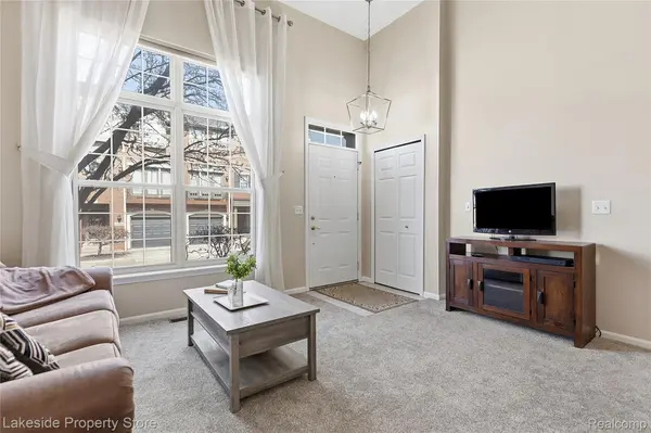 22187 W West Village DR #5, Dearborn, MI 48124