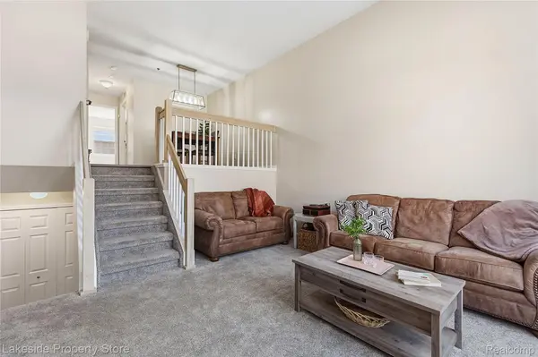 22187 W West Village DR #5, Dearborn, MI 48124